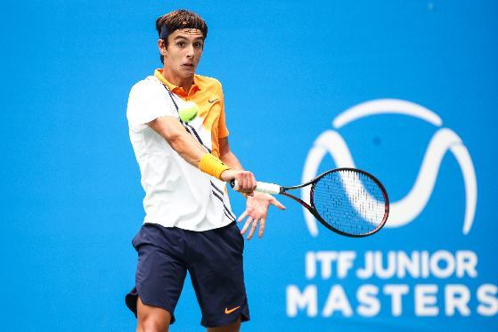 在一场充满 在一场充满